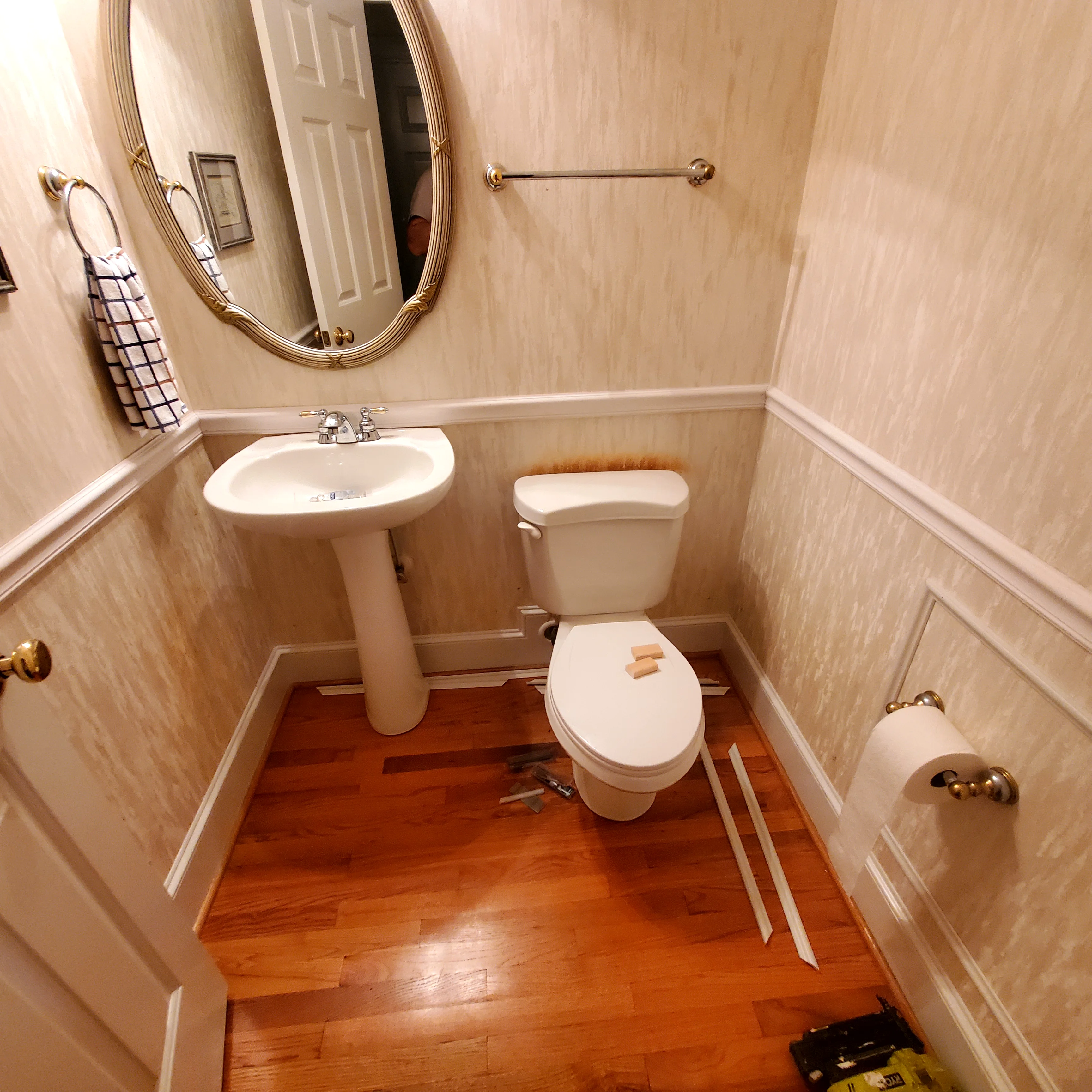 bathroom-before.webp