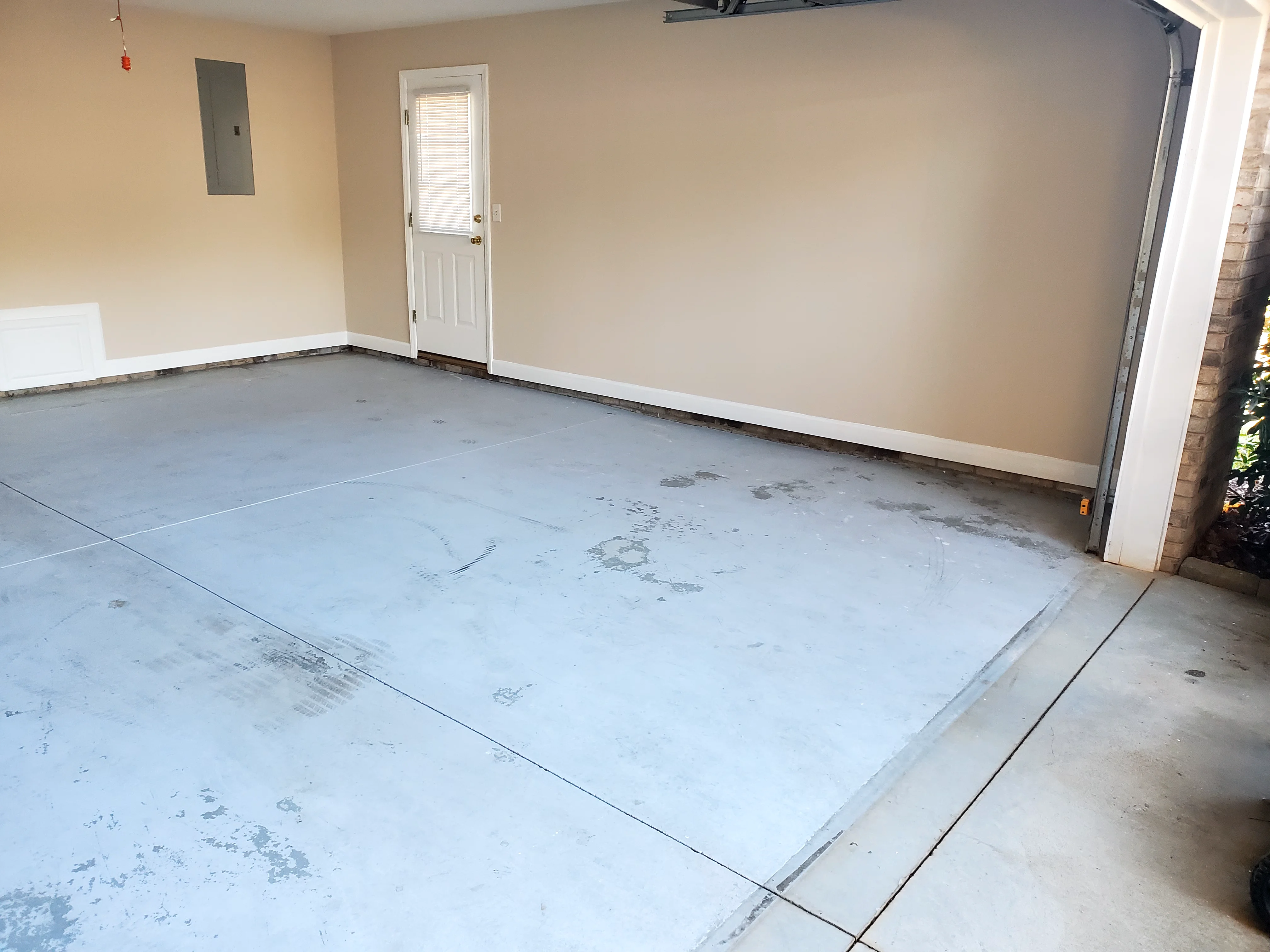 garage-floor-before.webp